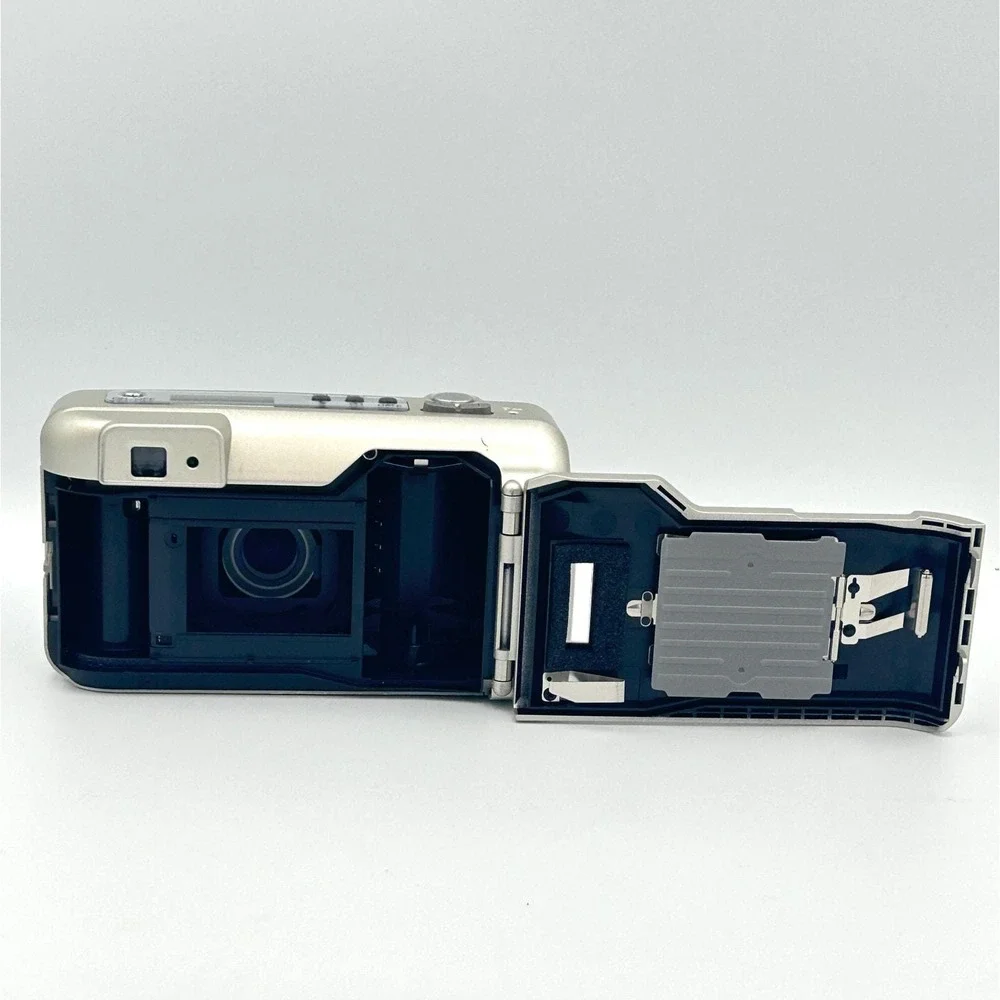 Vintage Minolta 110 Zoom 35mm‎ Film Camera Point & Shoot Silver TESTED Working